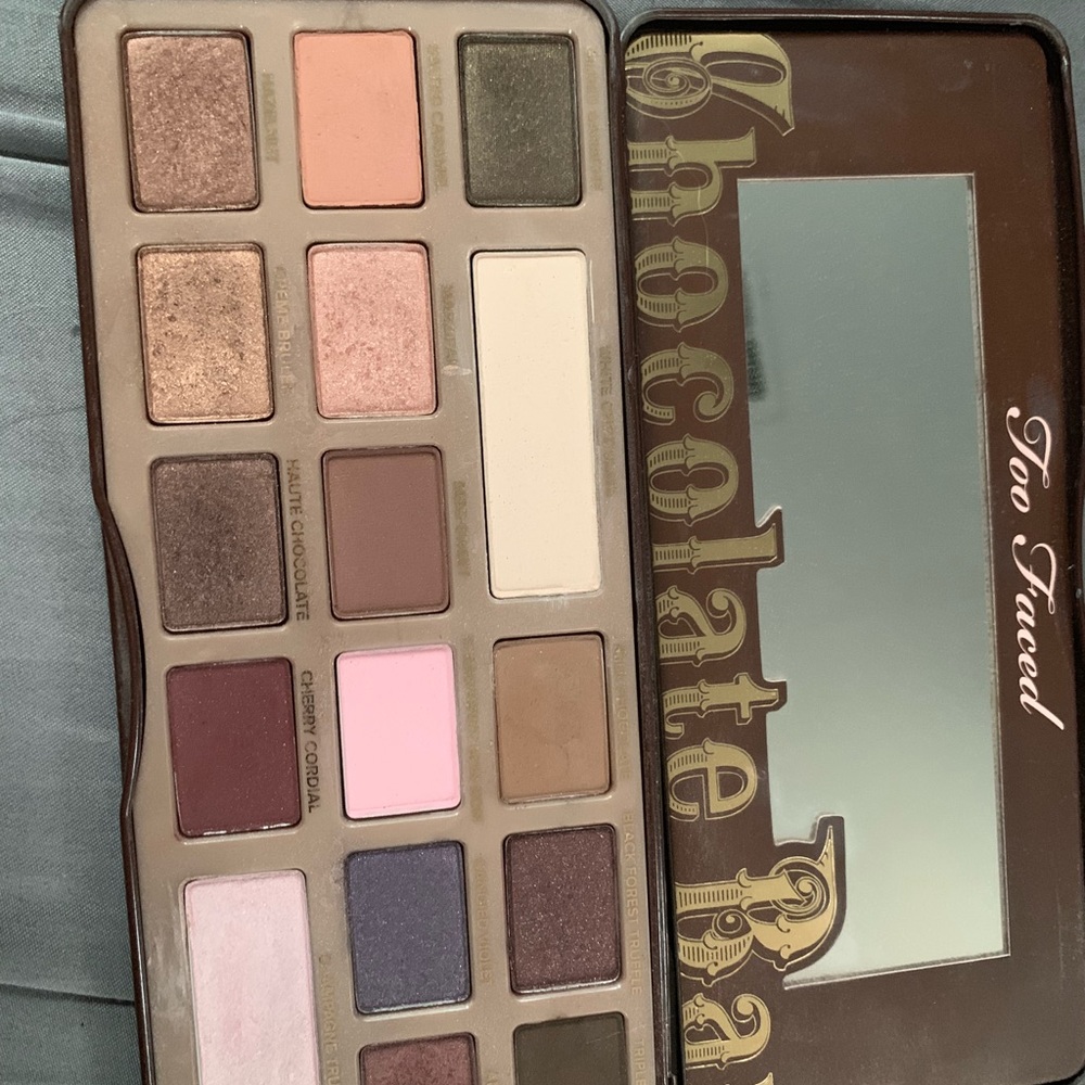 Too faced chocolate bar